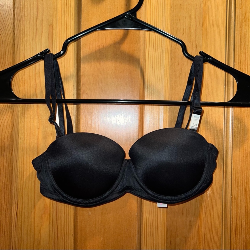 Victoria’s secret Strapless bra (comes with detachable straps)